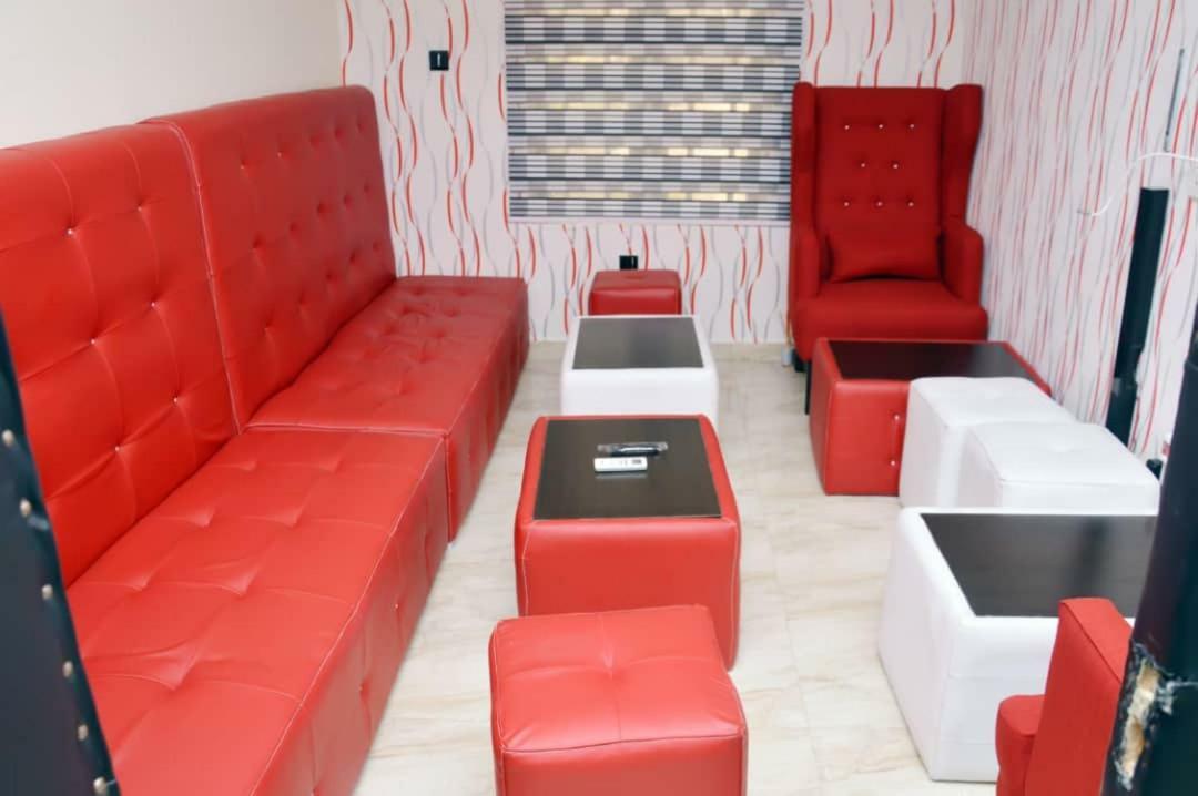 City Nest Hotel Ogombo Exterior photo