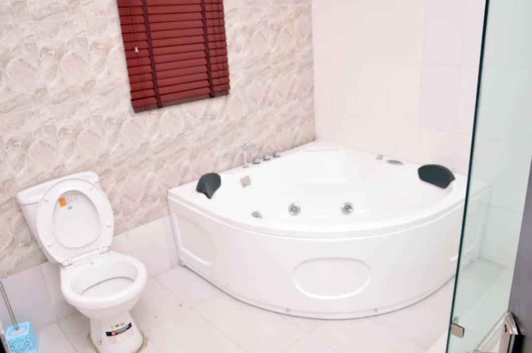 City Nest Hotel Ogombo Exterior photo