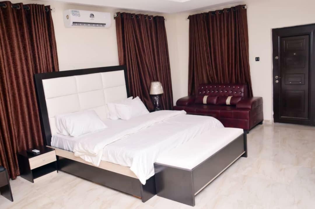 City Nest Hotel Ogombo Exterior photo